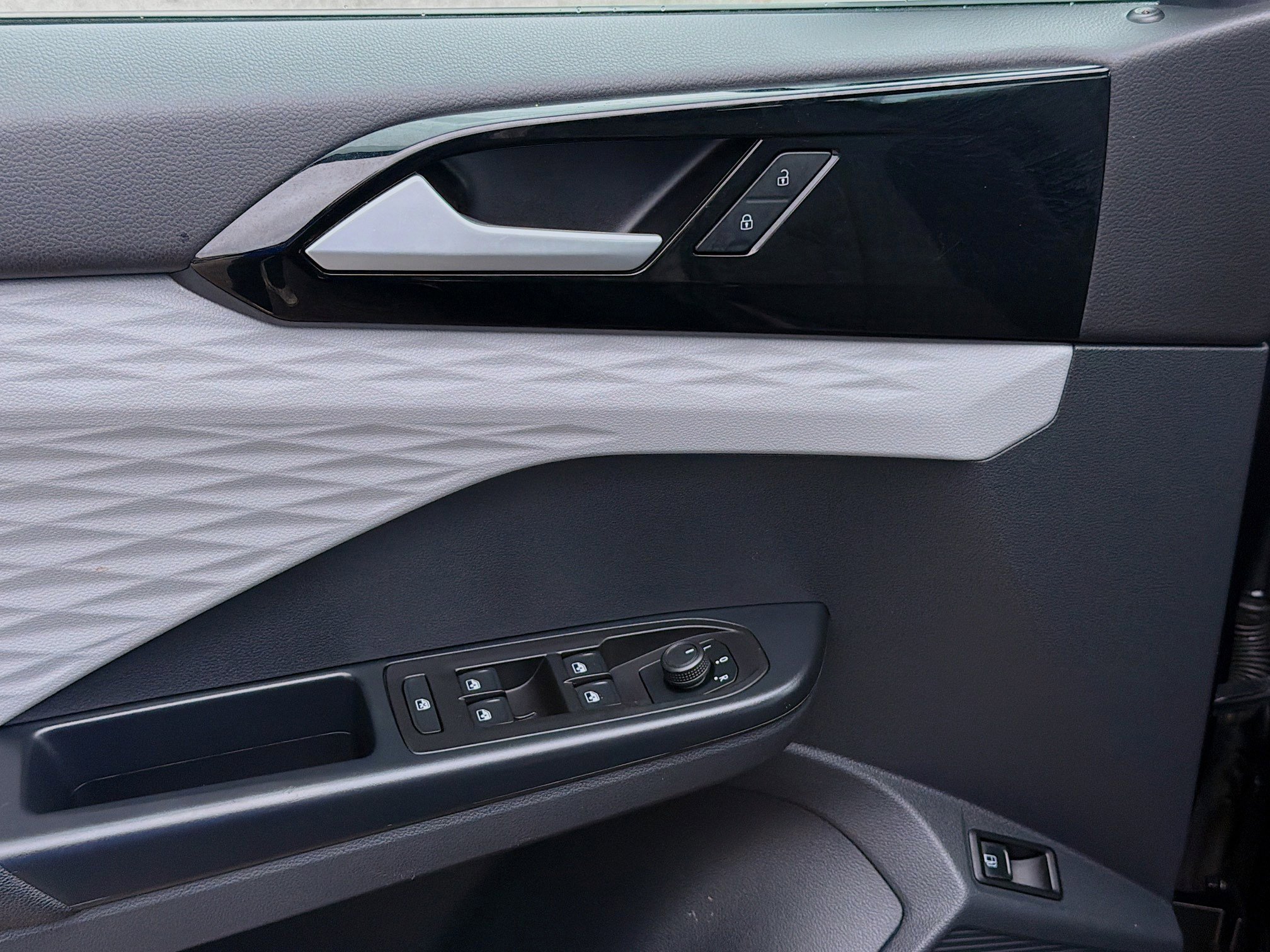 Certified 2023 Volkswagen Taos S image 16