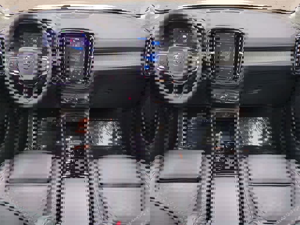 Used 2023 Volvo XC40 B5 Ultimate w/ Protection Package Premier image 7