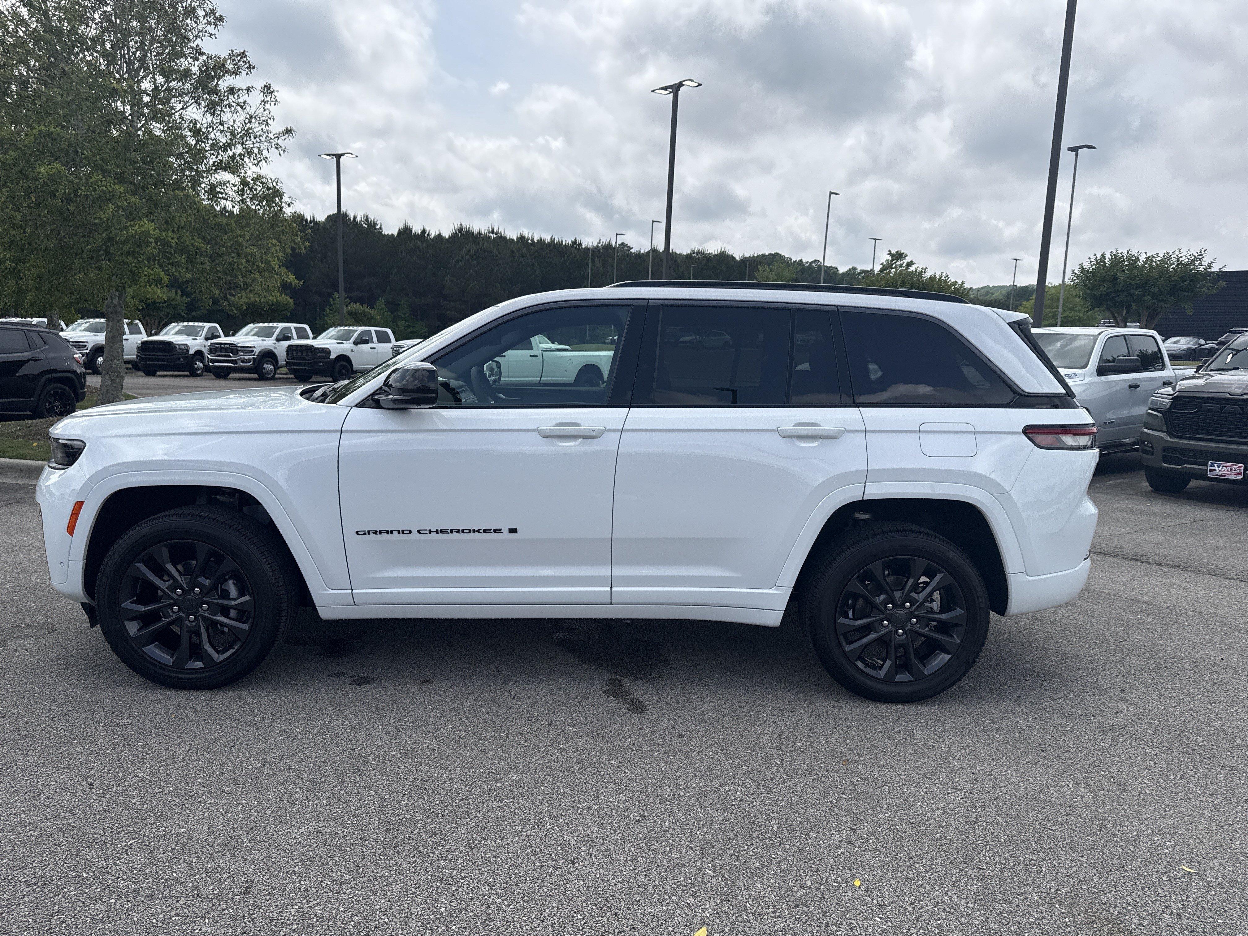 New 2026 Jeep Grand Cherokee Limited AWD/4WD image 4