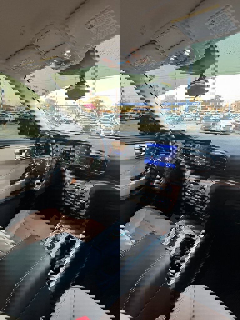 Used 2023 Ford Explorer XLT w/ Equipment Group 202A image 10