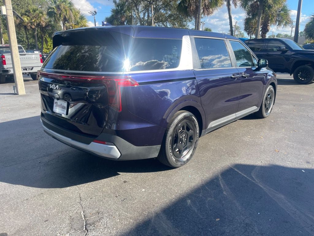 Used 2026 Kia Carnival FWD image 6