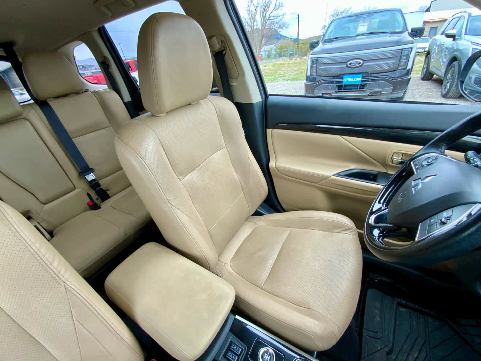 Used 2018 Mitsubishi Outlander SEL AWD/4WD image 25
