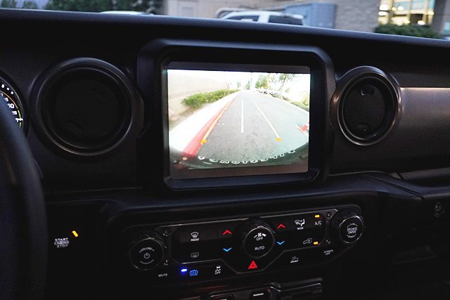Used 2023 Jeep Wrangler Unlimited AWD/4WD image 39