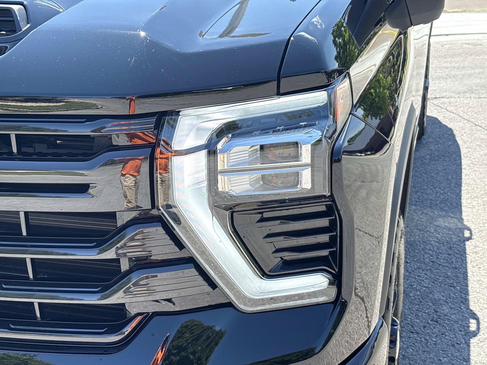 Used 2025 Chevrolet Silverado 2500 High Country w/ Midnight Edition AWD/4WD image 12