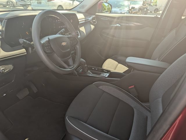 Used 2025 Chevrolet TrailBlazer LT AWD/4WD image 36