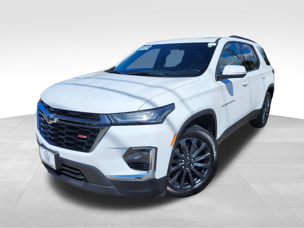 Used 2023 Chevrolet Traverse RS image 3