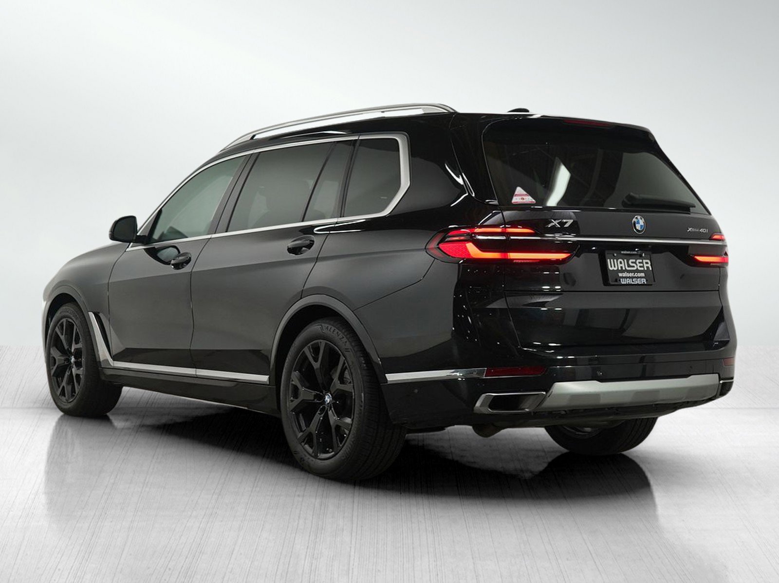 Used 2023 BMW X7 xDrive40i w/ Premium Package image 3