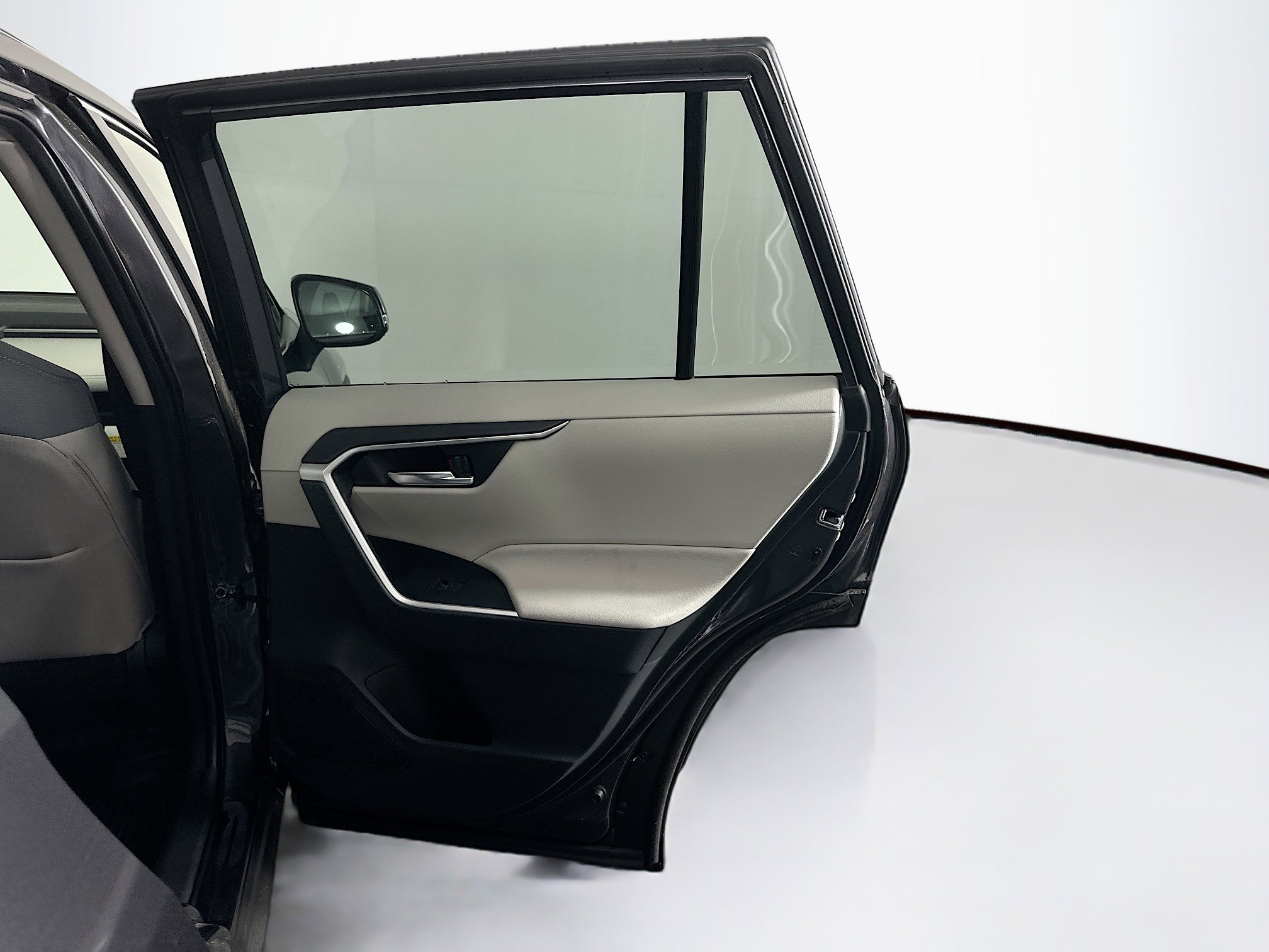 Used 2025 Toyota RAV4 XLE w/ Convenience Package image 32