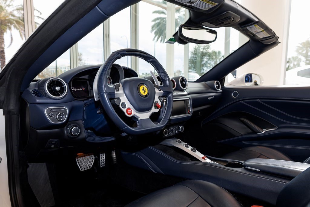 Used 2016 Ferrari California T image 28