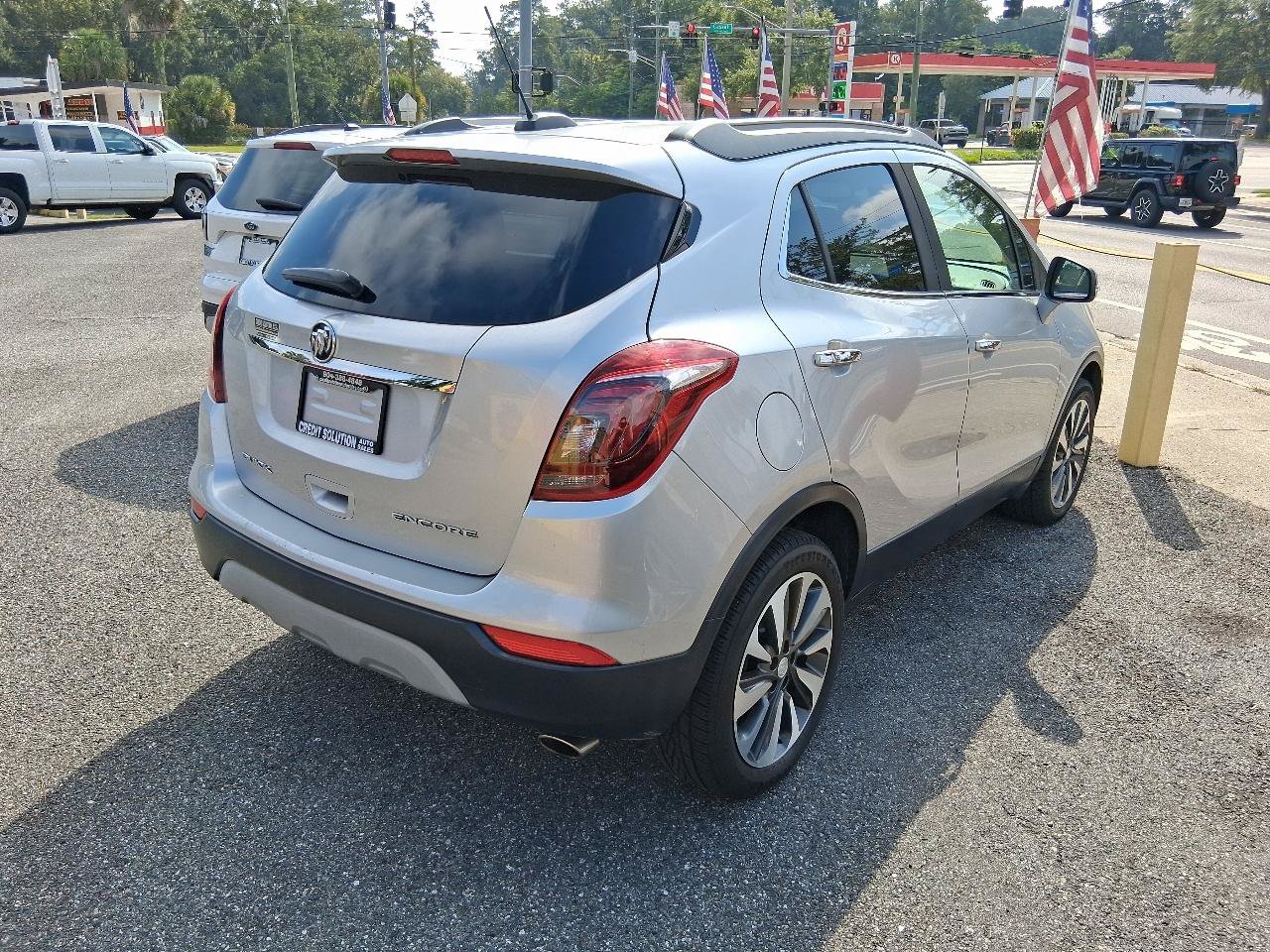Used 2018 Buick Encore Essence FWD image 2