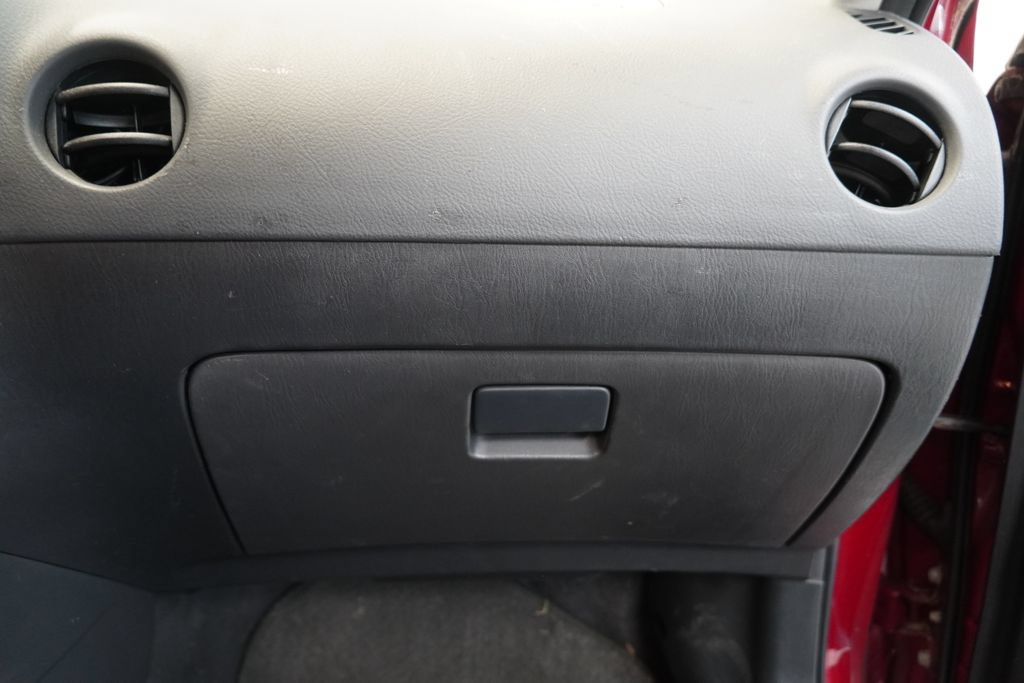Used 2005 Pontiac Vibe w/ Power Group Value Package FWD image 32