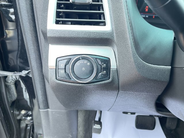 Used 2015 Ford Explorer XLT w/ Equipment Group 202A AWD/4WD image 16