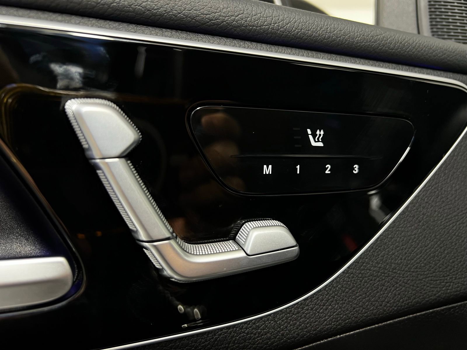 Used 2023 Mercedes-Benz C 300 4MATIC Sedan image 14