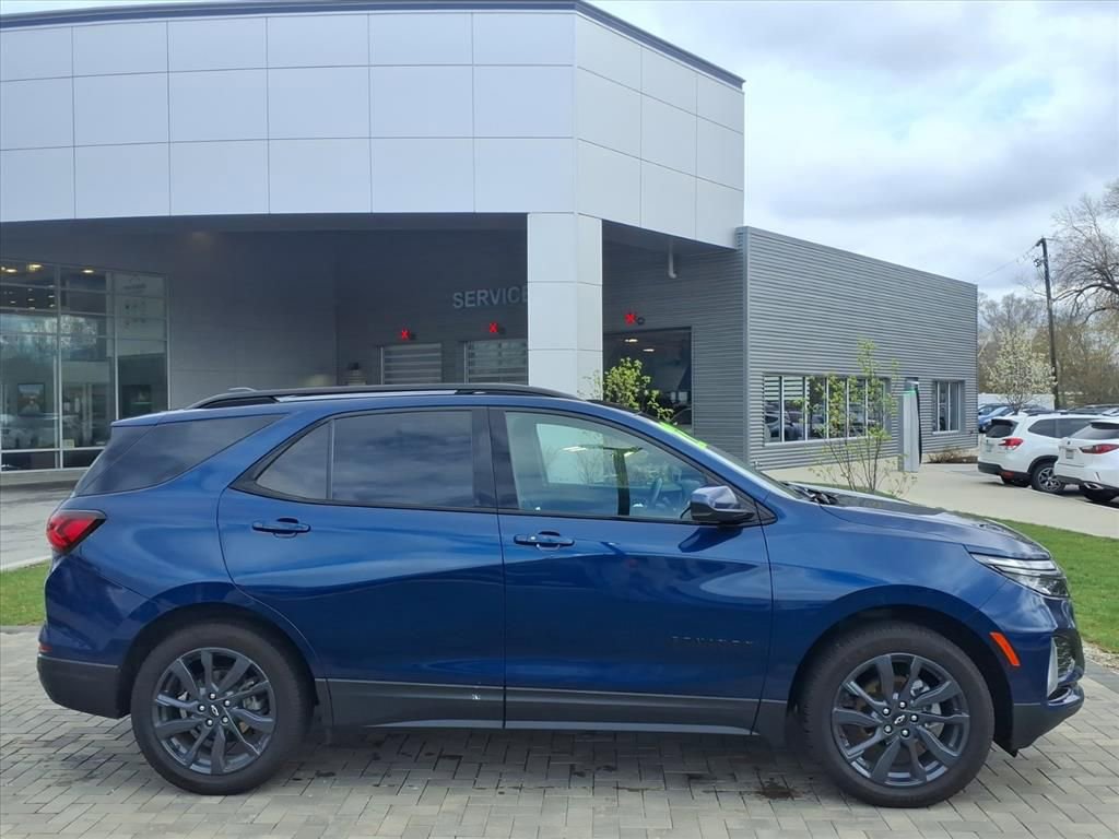 Used 2022 Chevrolet Equinox RS w/ LPO, Floor Liner Package AWD/4WD image 8