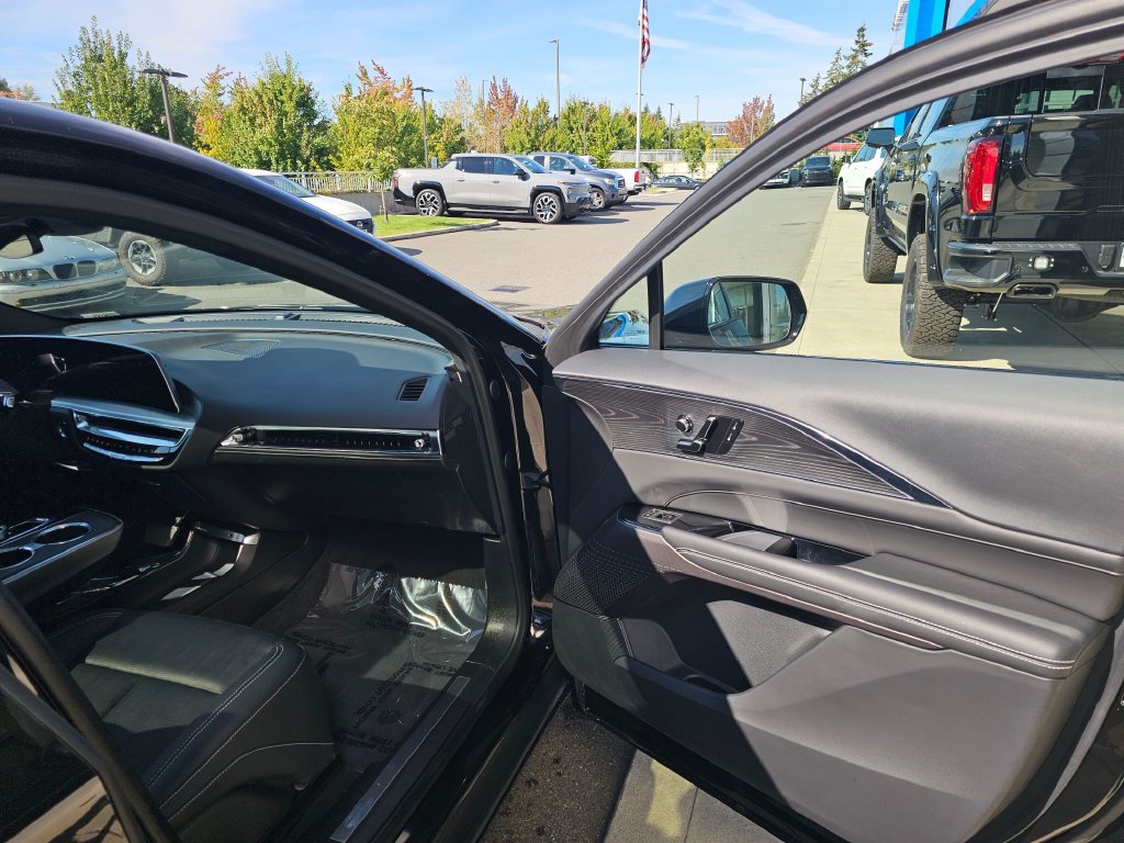 Used 2024 Cadillac Lyriq Sport AWD/4WD image 12
