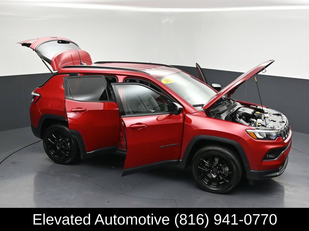 Used 2025 Jeep Compass Latitude w/ Altitude Special Edition AWD/4WD image 31