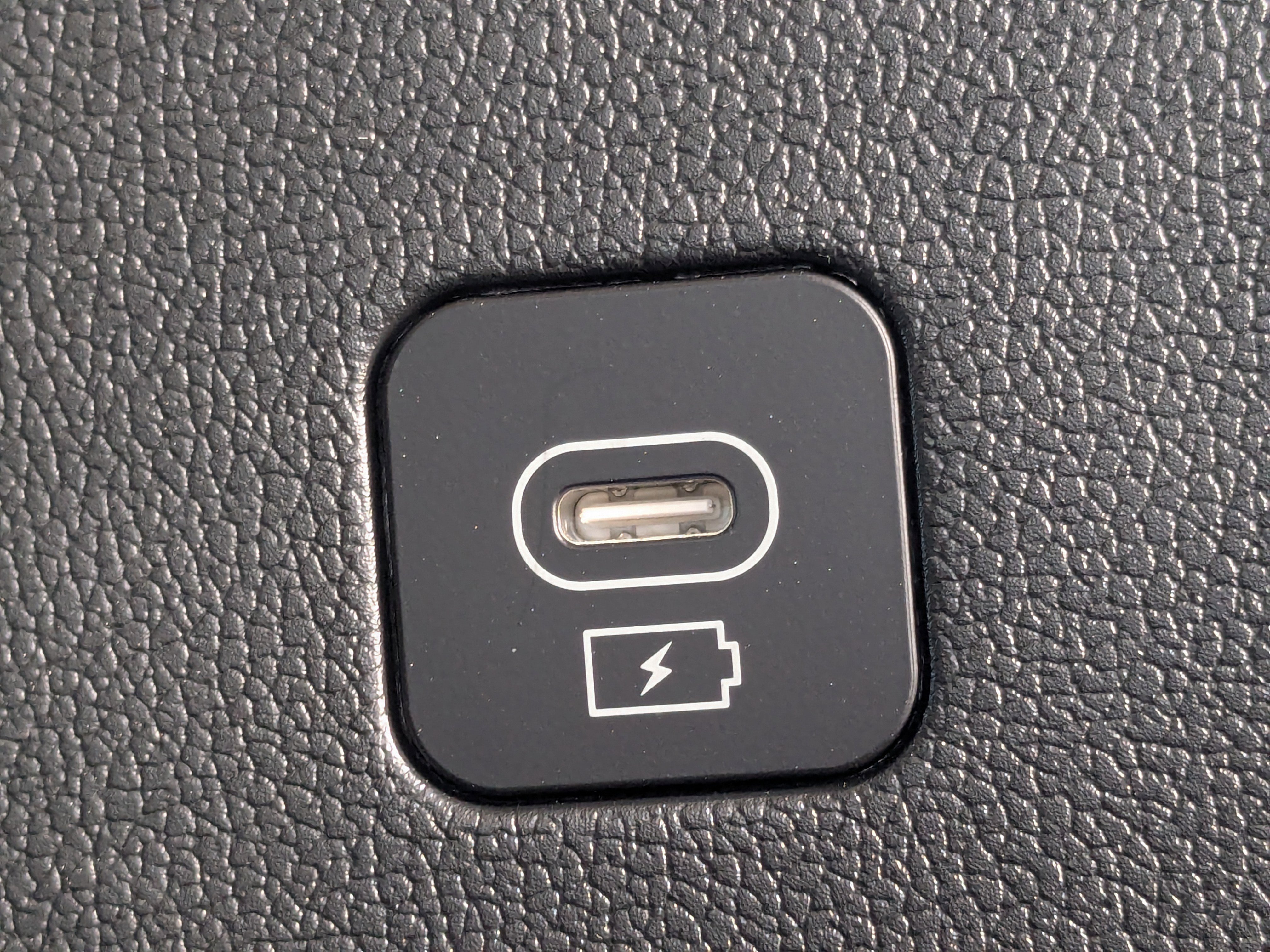 Certified 2025 Kia Sorento S w/ Panoramic Sunroof Package image 16