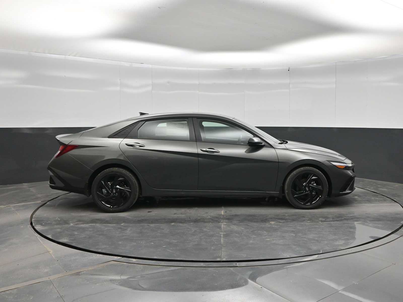New 2026 Hyundai Elantra SEL Sport FWD image 9