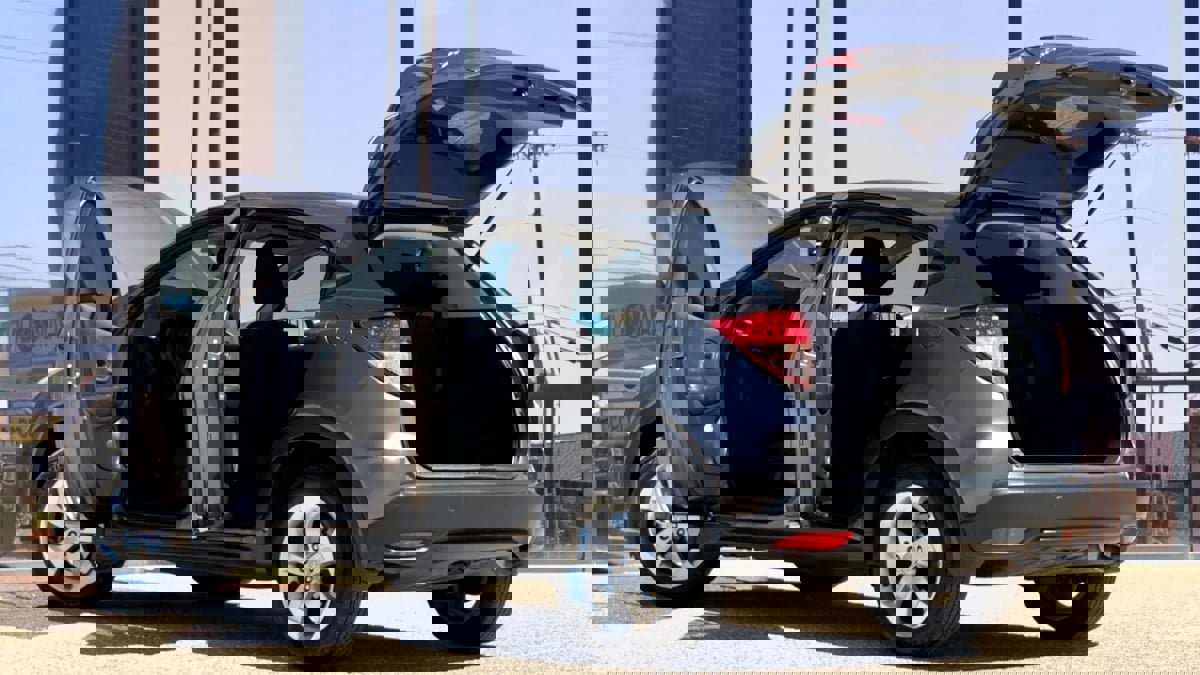 Used 2016 Honda HR-V LX image 11