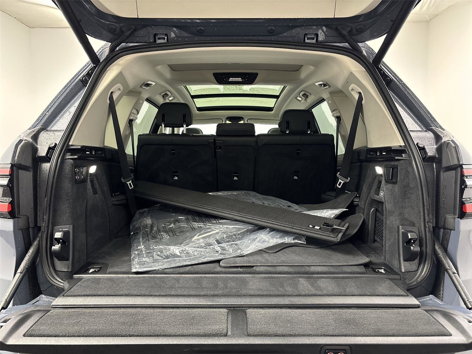 Used 2025 BMW X7 xDrive40i w/ Climate Comfort Package image 21