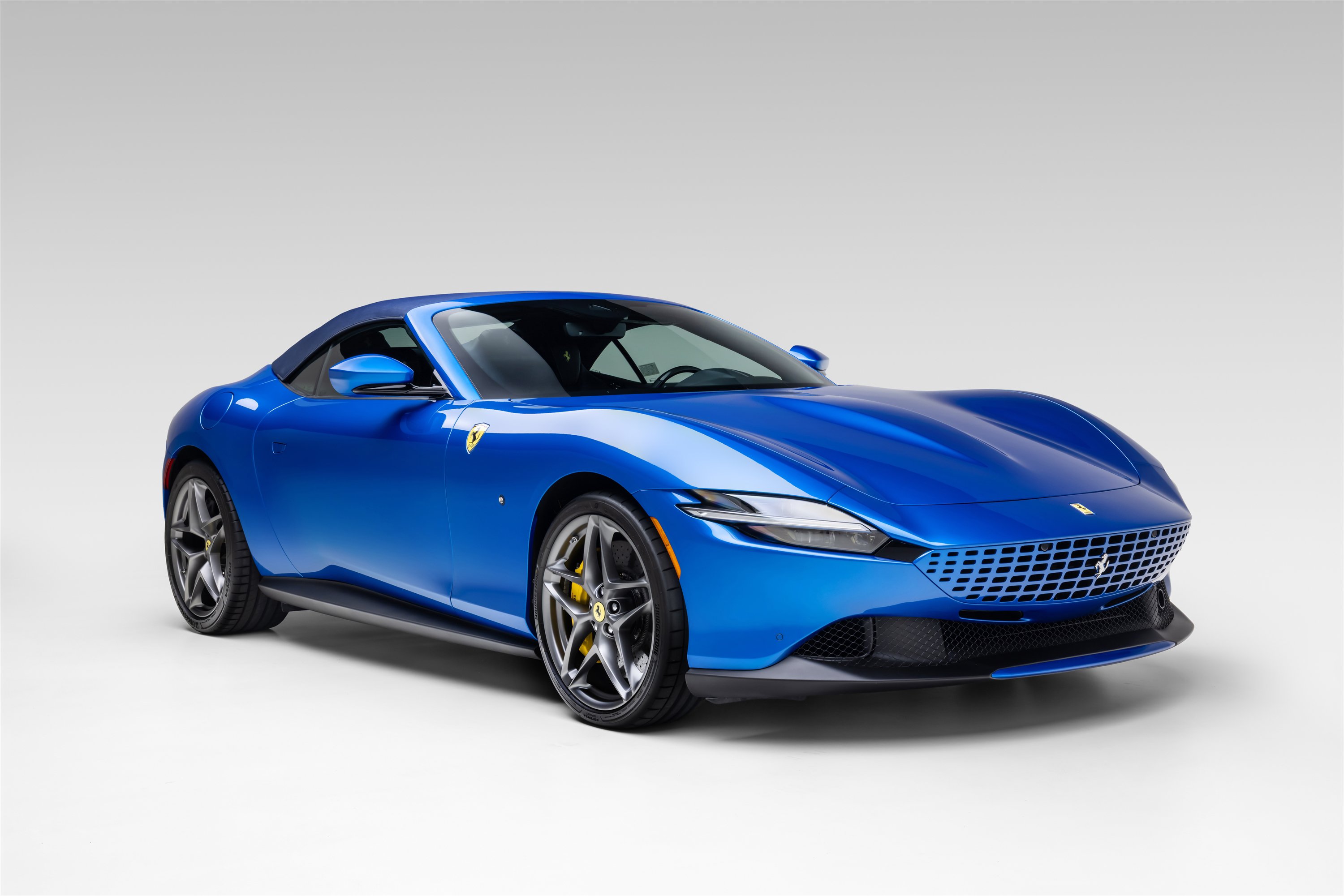 Used 2026 Ferrari Roma Spider RWD image 12