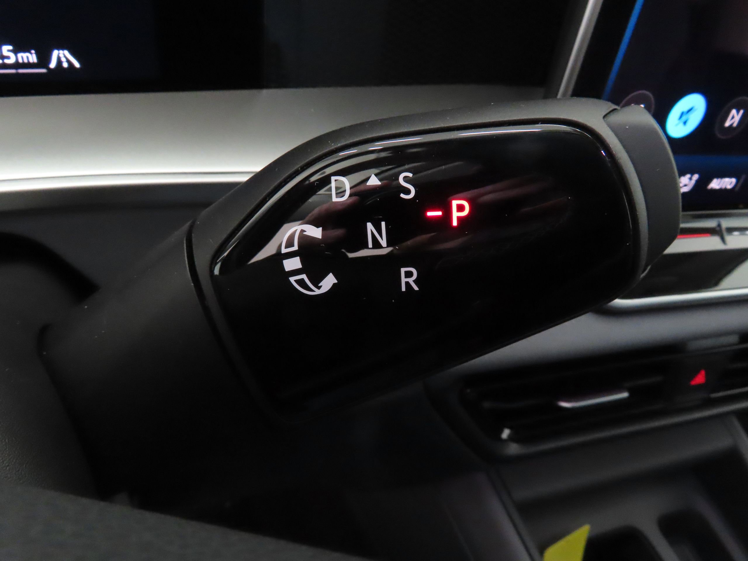 New 2026 Volkswagen Tiguan SE AWD/4WD image 14