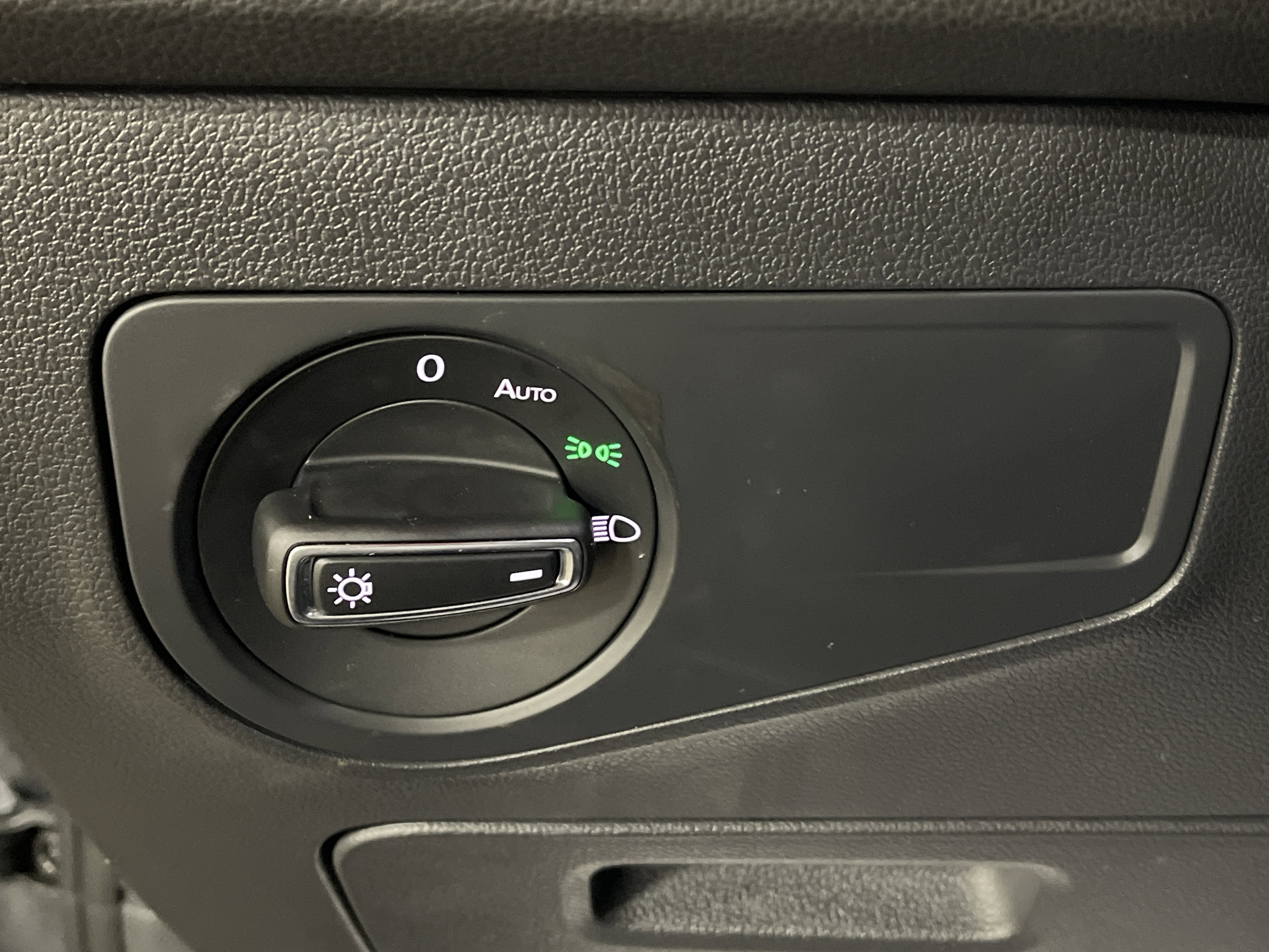 Used 2022 Volkswagen Tiguan SE R-Line image 21