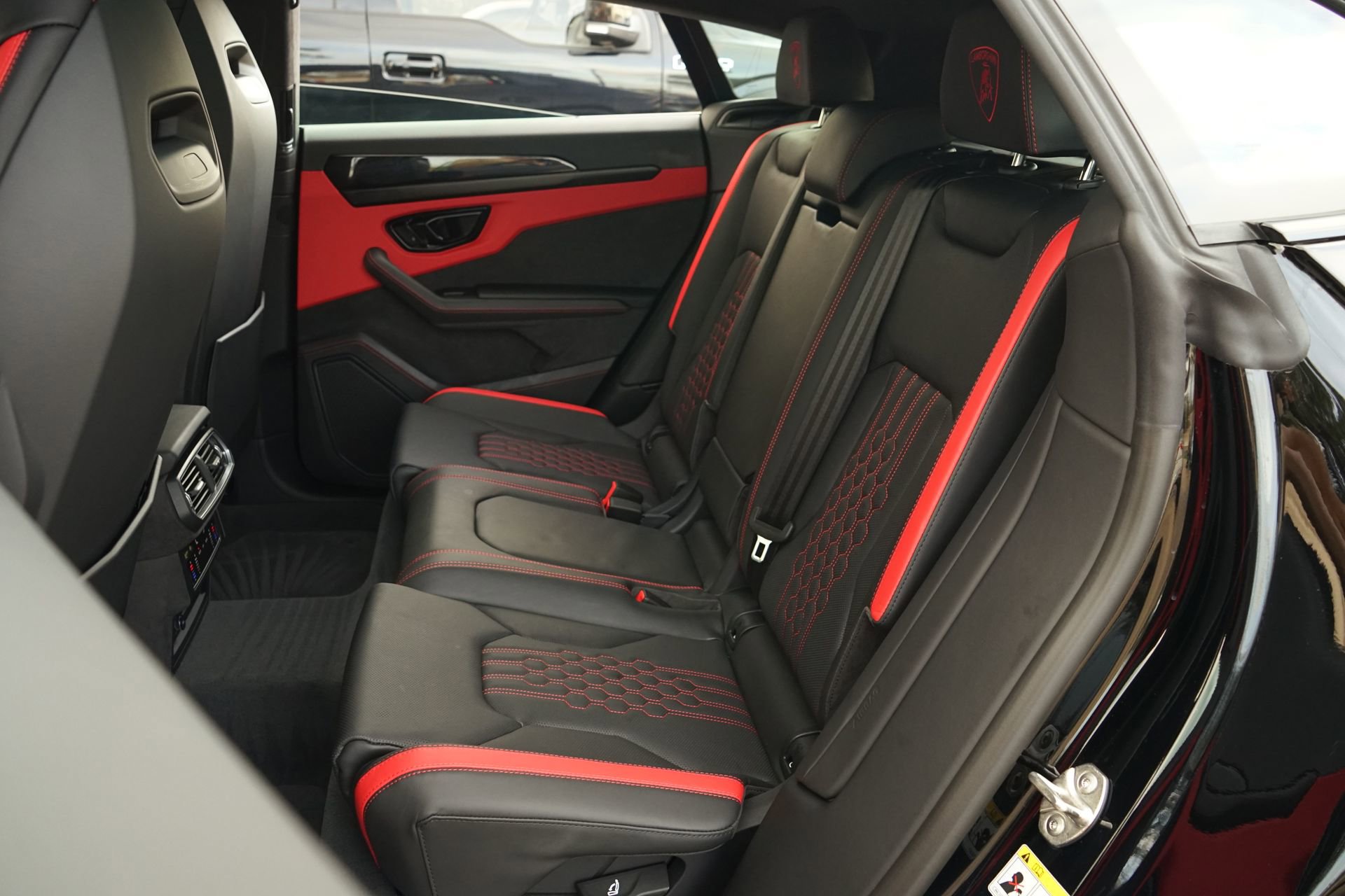 Used 2026 Lamborghini Urus SE AWD/4WD image 24