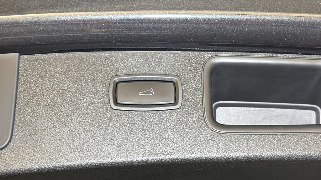 Used 2019 Porsche Macan AWD/4WD image 14
