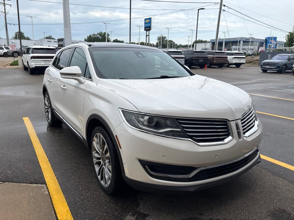 Used 2016 Lincoln MKX Reserve w/ Technology Package AWD/4WD image 3