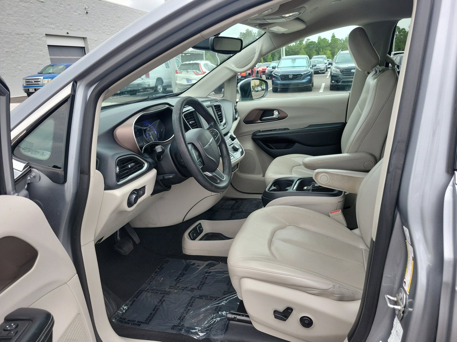 Used 2021 Chrysler Voyager Lxi FWD image 15