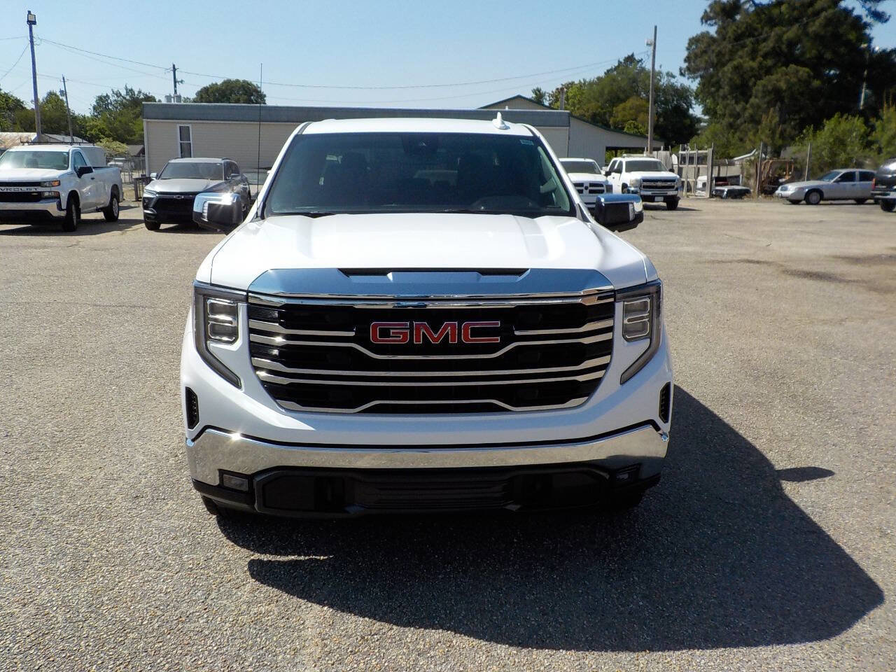 Used 2025 GMC Sierra 1500 SLT AWD/4WD image 9
