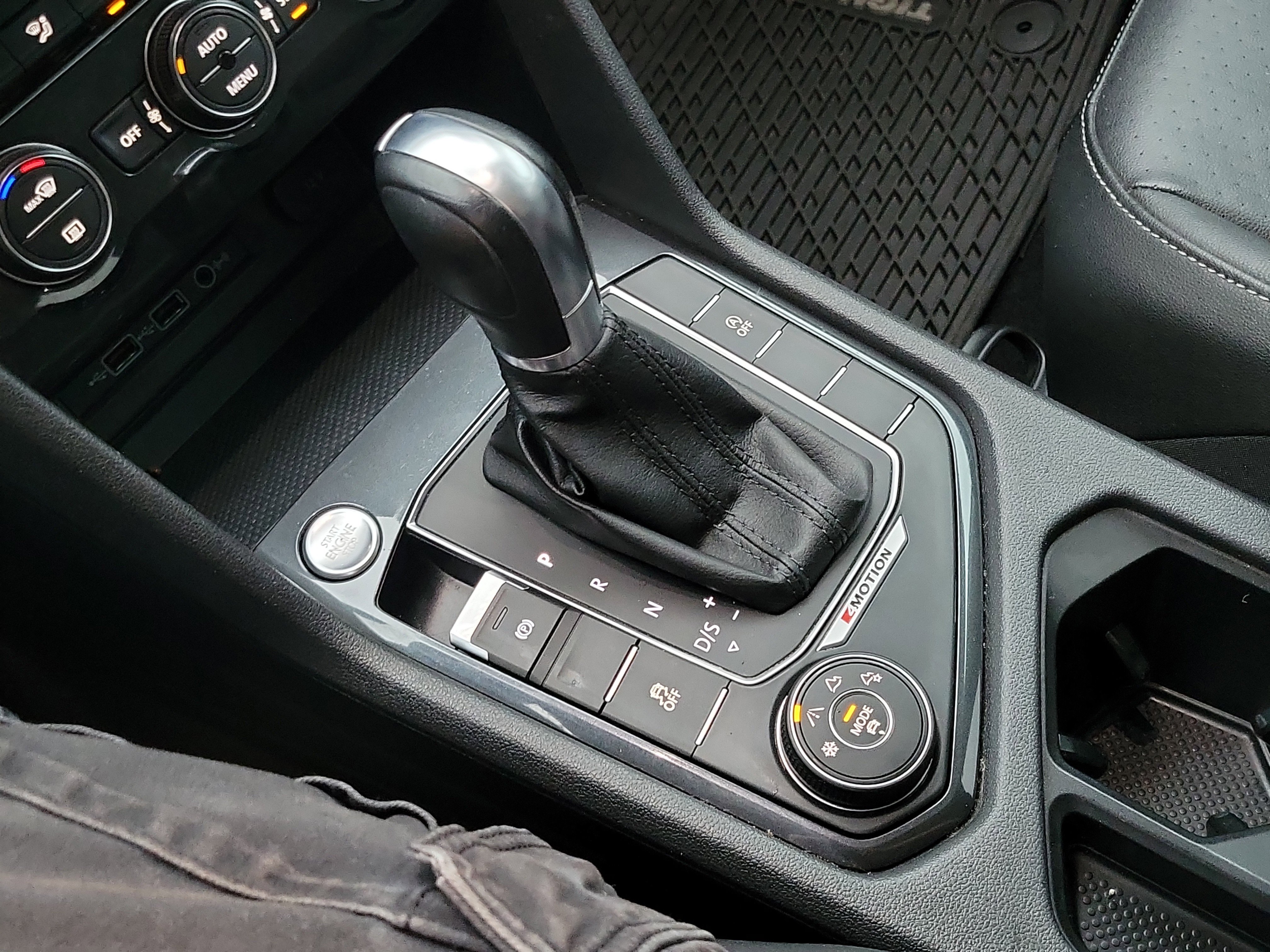 Used 2018 Volkswagen Tiguan SEL image 14