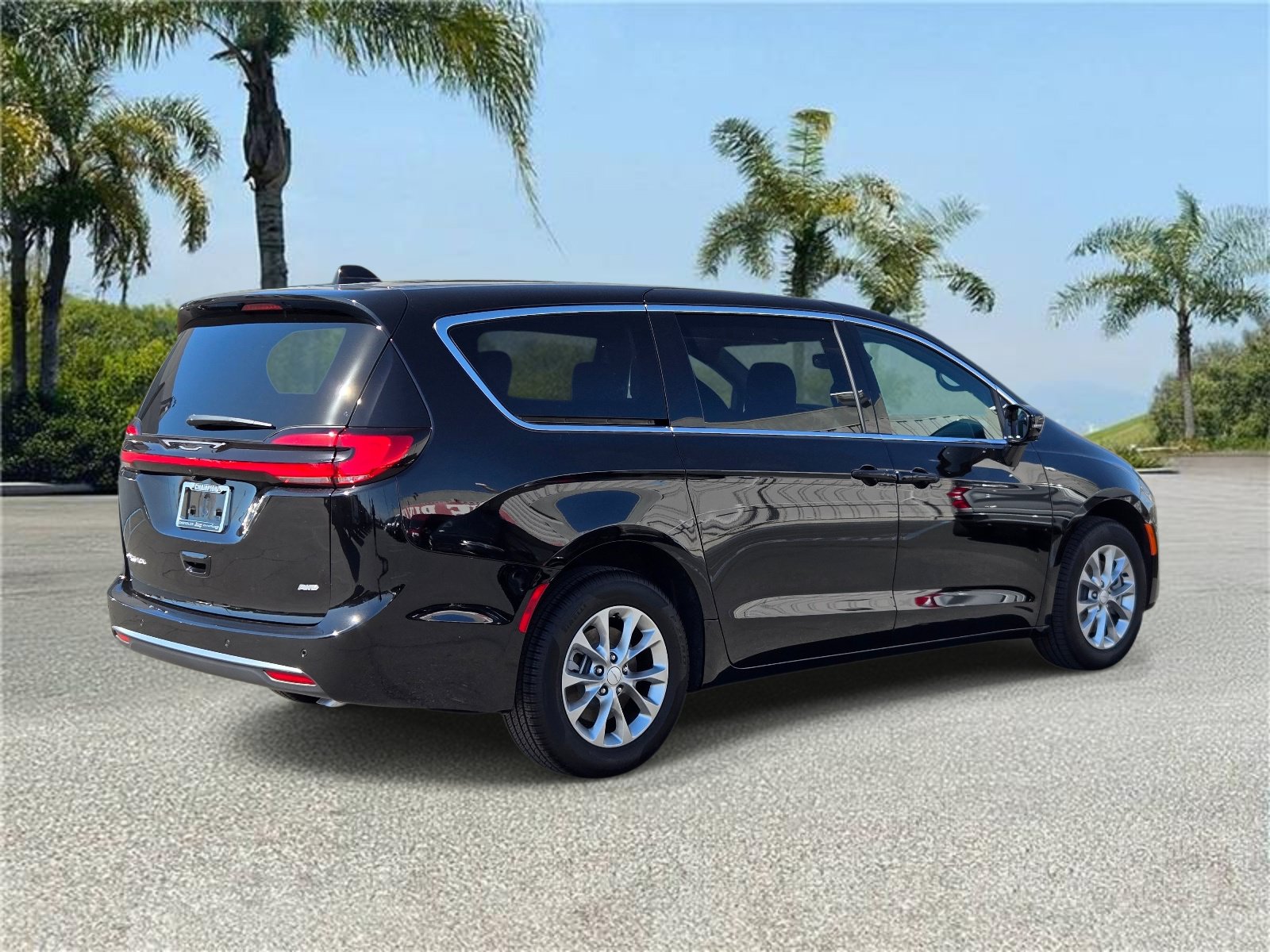 New 2027 Chrysler Pacifica Select w/ Family Tech Group AWD/4WD image 4