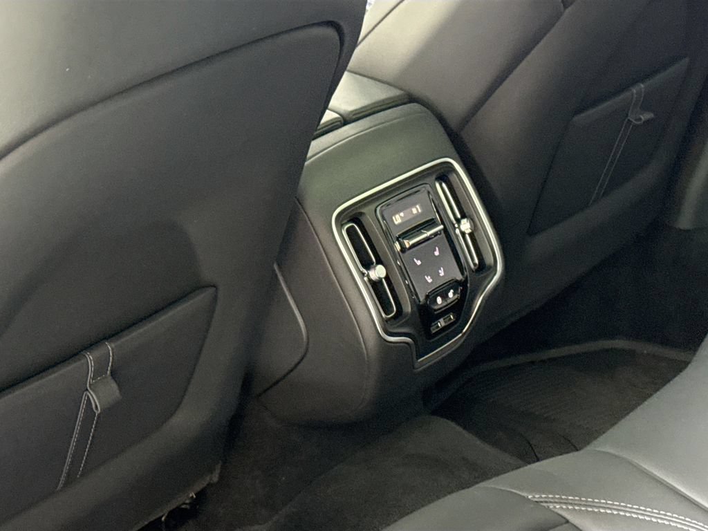 Used 2024 Aston Martin DBX AWD/4WD image 16