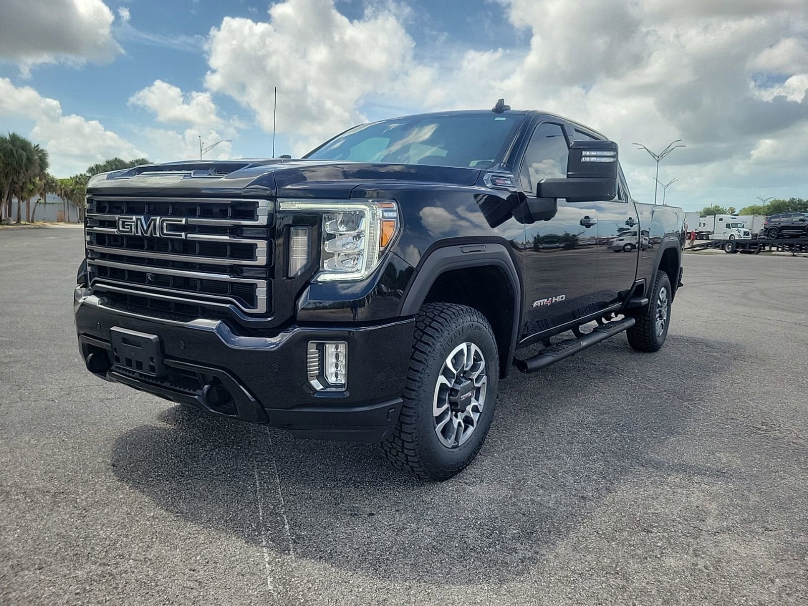 Used 2022 GMC Sierra 2500 AT4 w/ AT4 Preferred Package AWD/4WD video 2