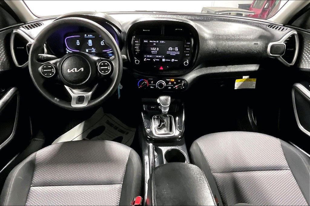 Used 2025 Kia Soul LX w/ LX Technology Package FWD image 18