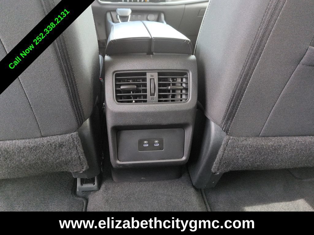 Used 2025 Nissan Rogue SV FWD image 18