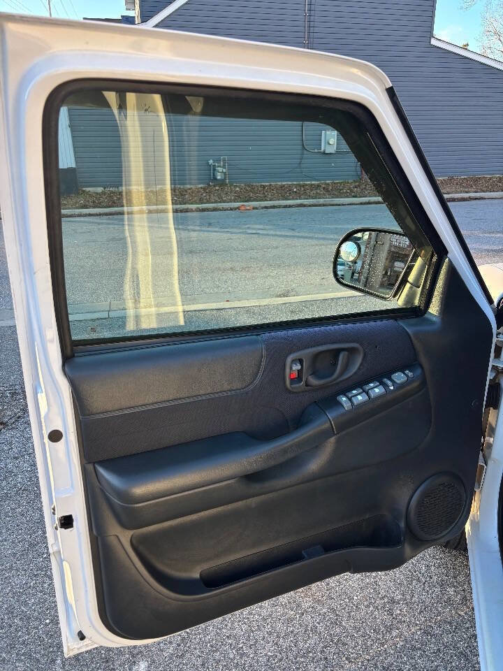 Used 2003 Chevrolet S10 Pickup LS image 16