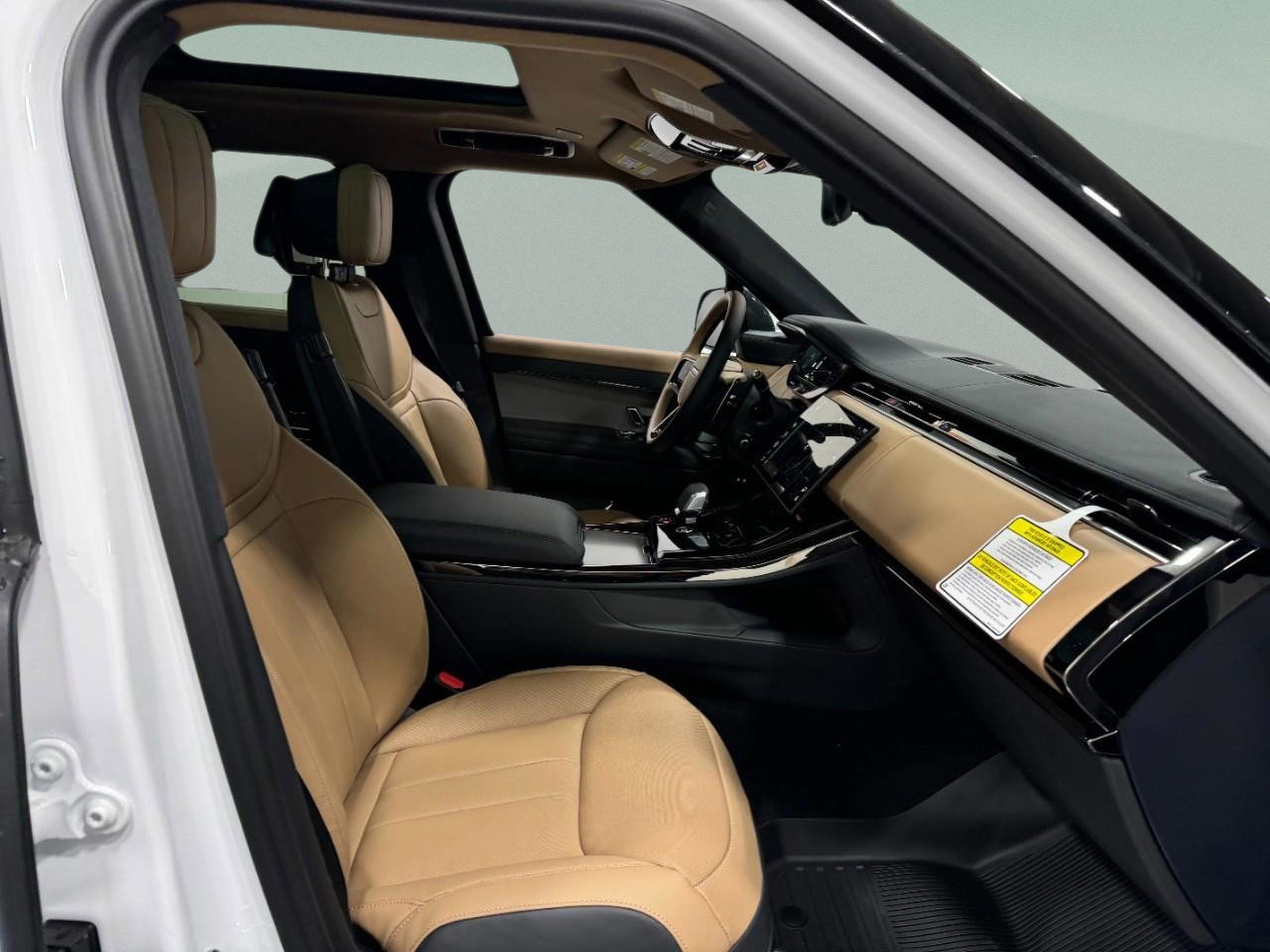 New 2025 Land Rover Range Rover Sport Dynamic SE image 16