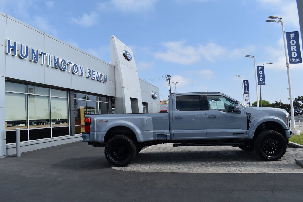 Used 2025 Ford F450 Lariat w/ FX4 Off-Road Package image 3