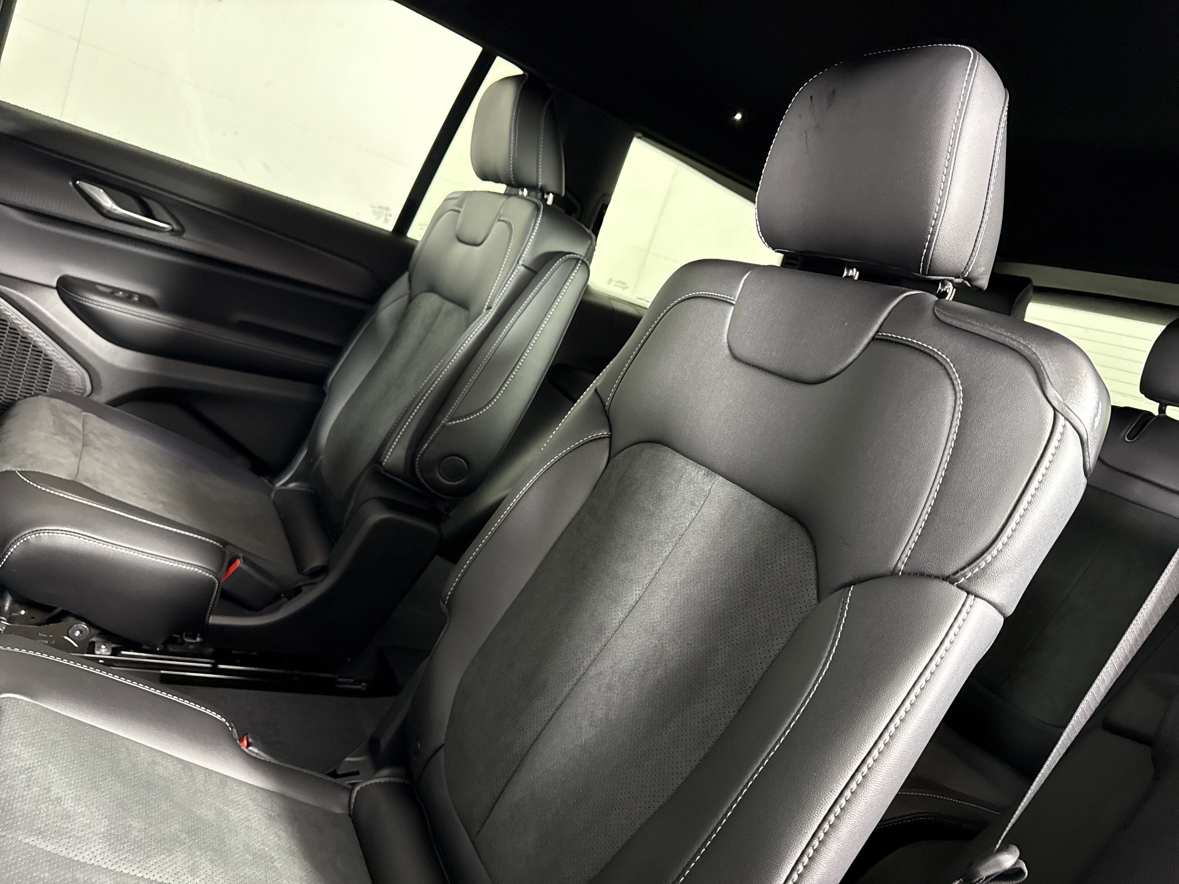 New 2025 Jeep Grand Cherokee L Altitude image 13