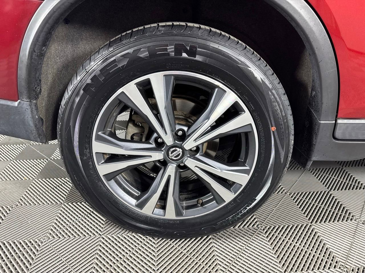 Used 2019 Nissan Rogue SV w/ Sun & Sound Touring Package image 40