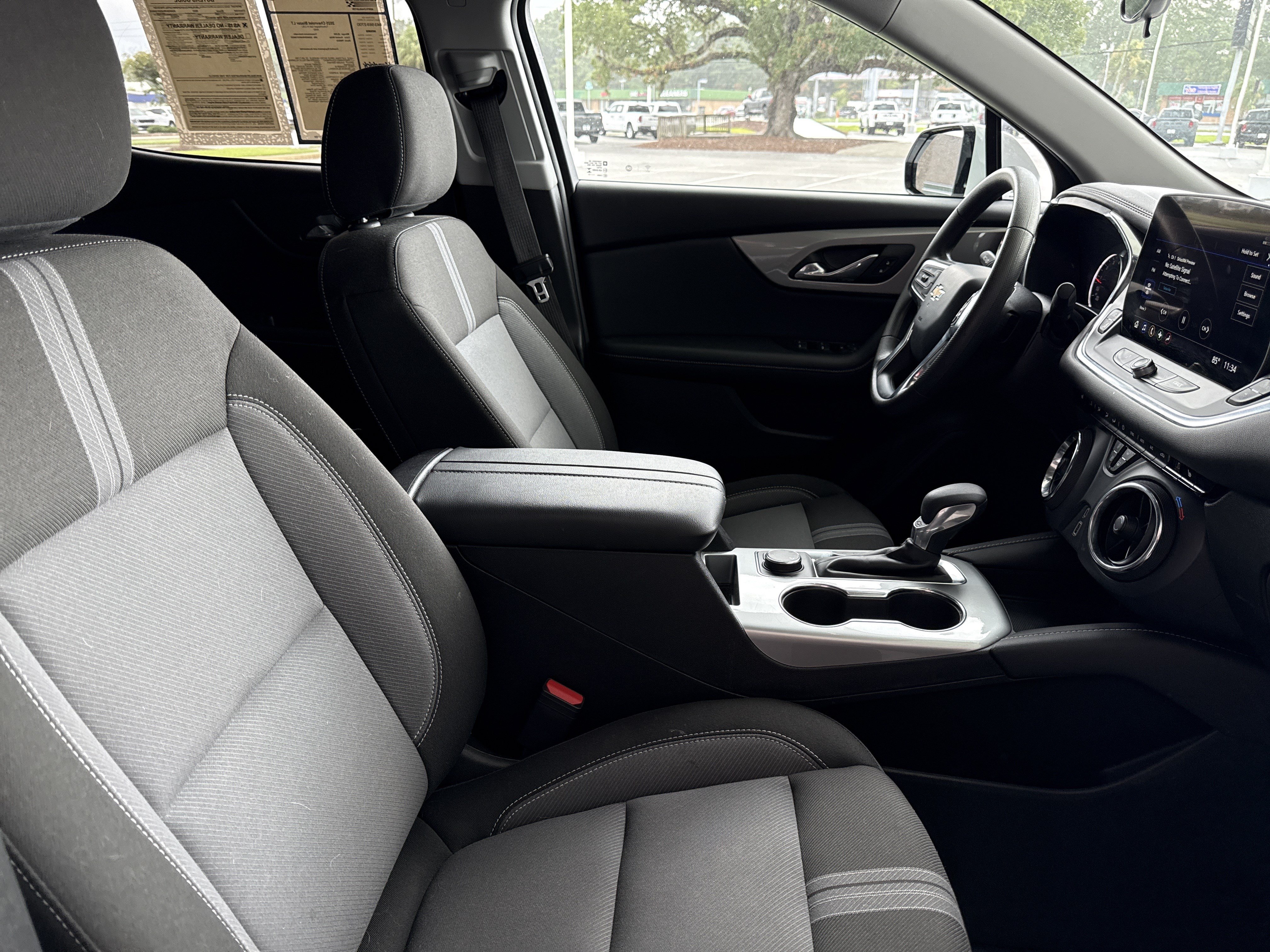Used 2025 Chevrolet Blazer LT AWD/4WD image 31