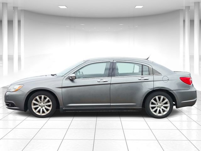 Used 2013 Chrysler 200 Limited FWD image 2