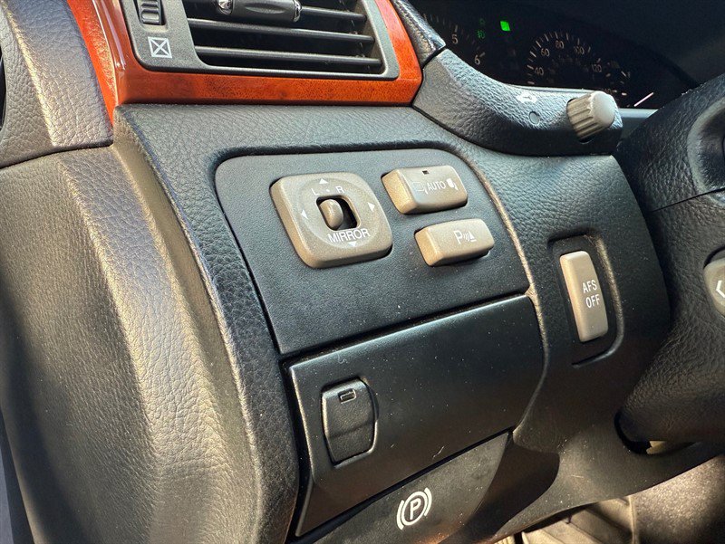 Used 2004 Lexus LS 430 RWD image 25