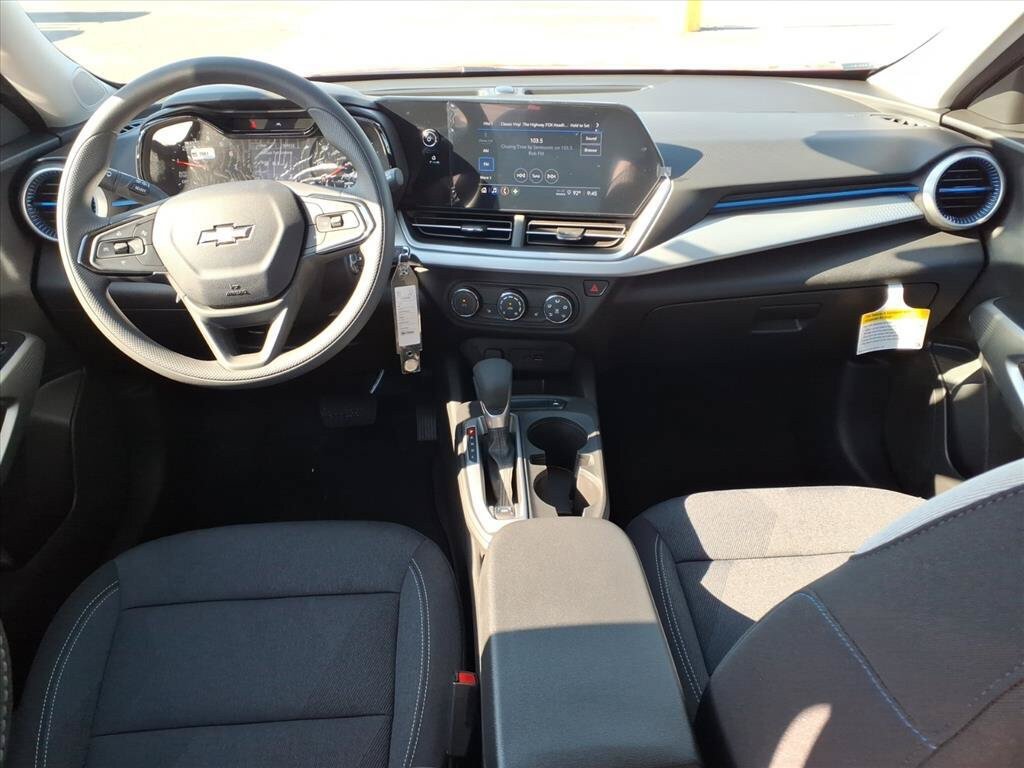 New 2026 Chevrolet Trax LS w/ LS Convenience Package FWD image 18