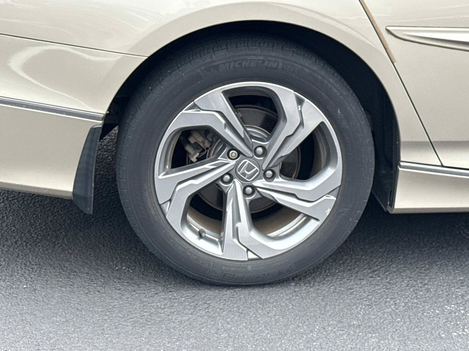 Certified 2018 Honda Accord EX image 24