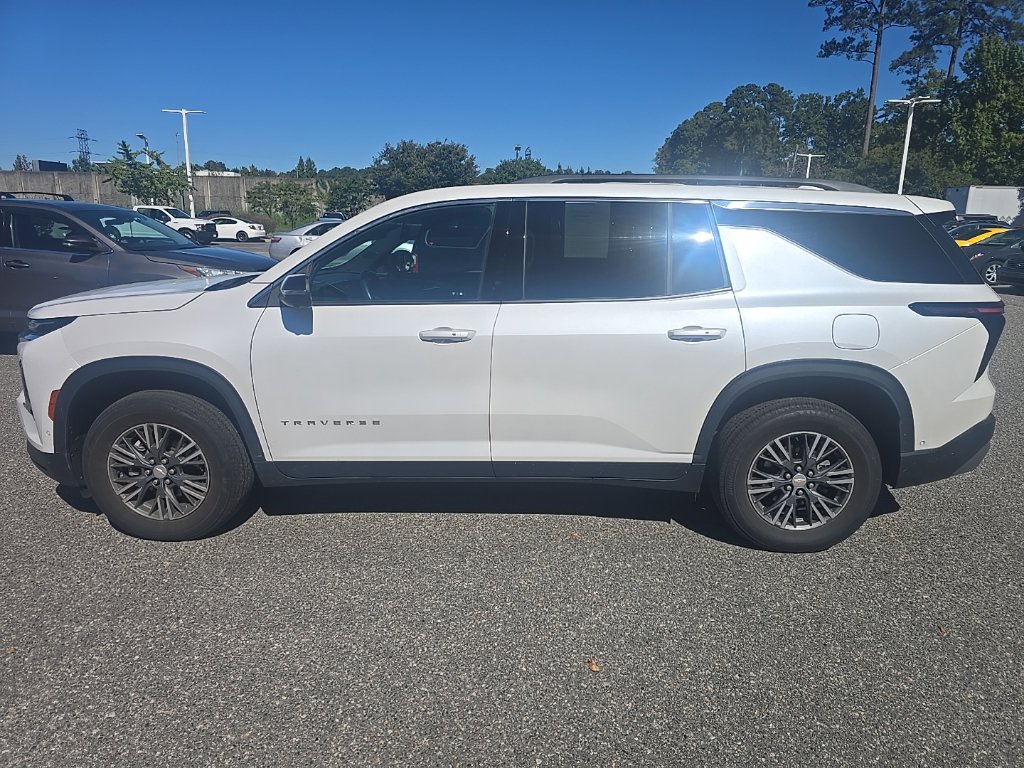 Used 2024 Chevrolet Traverse LT w/ Enhanced Driving Package FWD image 8