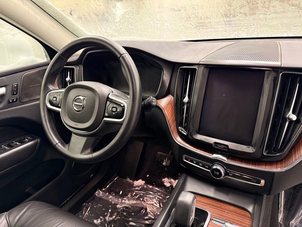 Used 2023 Volvo XC60 B5 Plus image 30